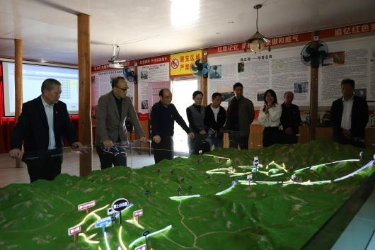 万泰娱乐平台領導班子集體參加“追尋紅色足跡·助力鄉村振興”主題實踐活動